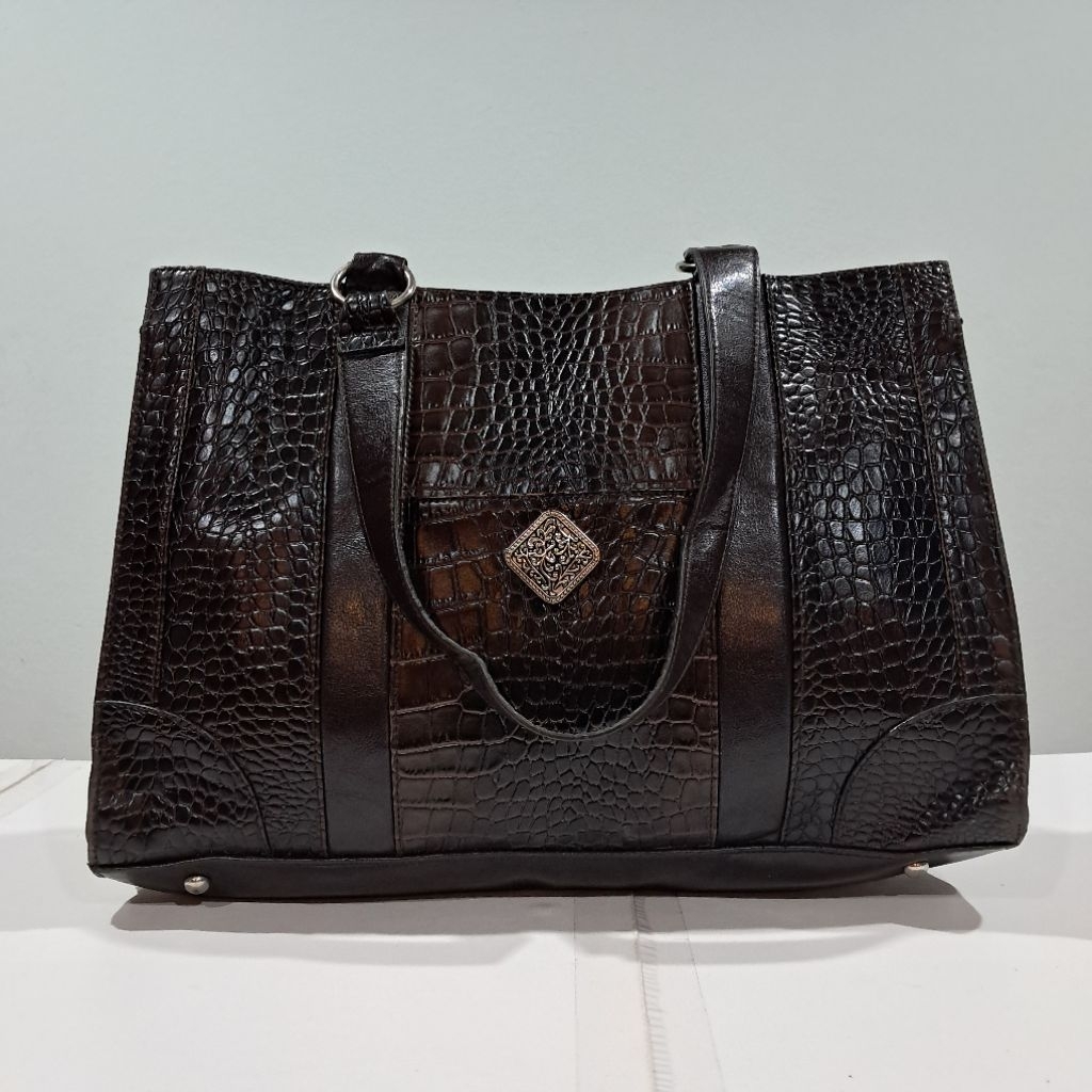 กระเป๋าสะพาย ใบใหญ่ ลายหนังจระเข้ Coldwater Creek สีน้ำตาล มือสอง