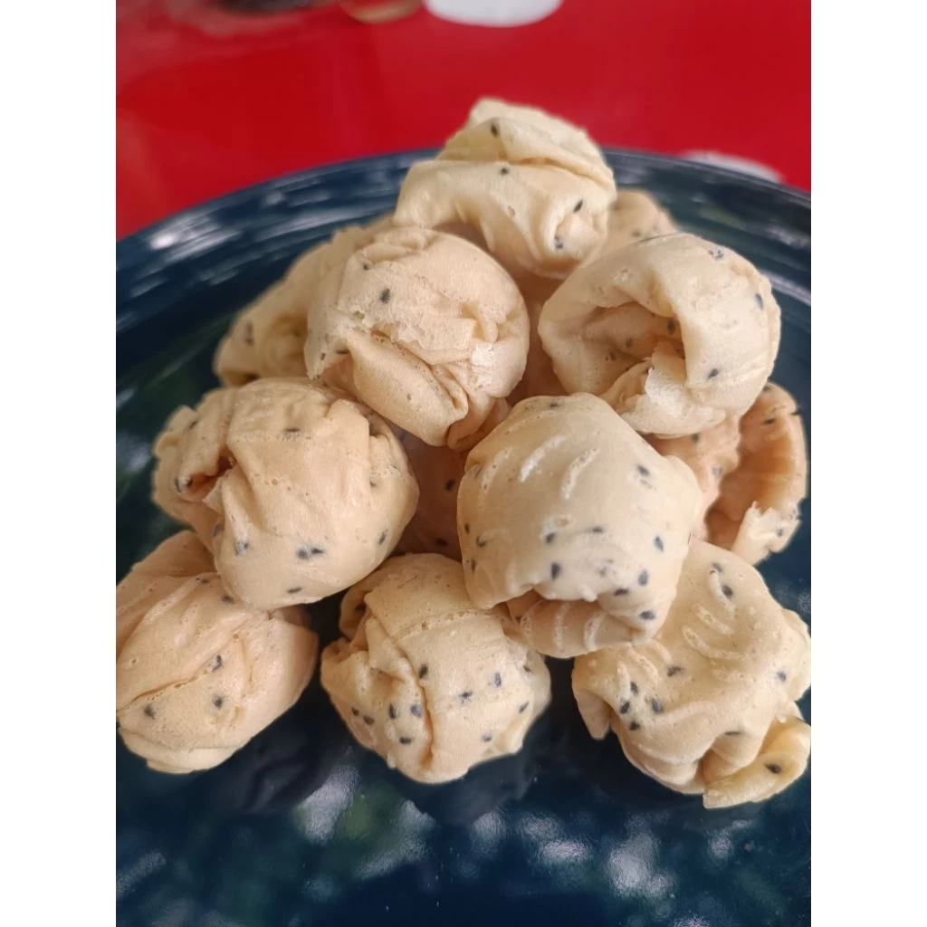 ขนมทองก้อน ไส้เม็ดมะม่วงหิมพานต์ 1 ถุงมี 16-17 ชิ้น
