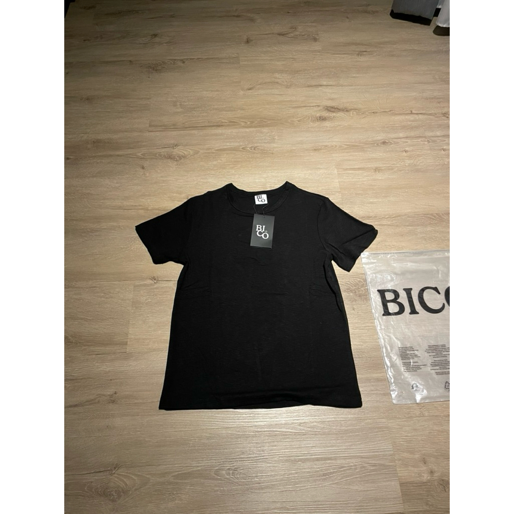 The every wear tee from bico.official เสื้อยืดผ้าสลาฟเกาหลีสีดำ