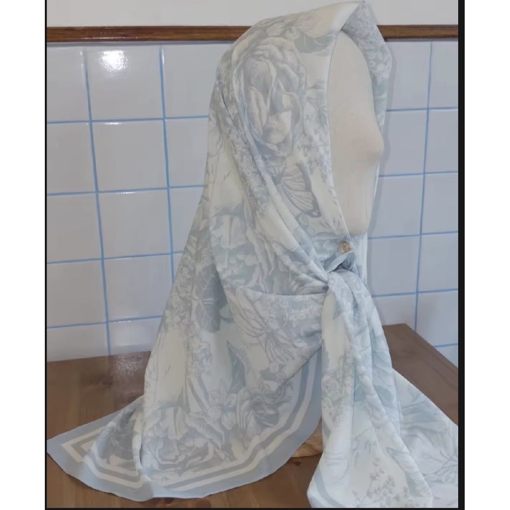 Hijab N able ส่งต่อ✨ ใหม่มาก สีขาวออกฟ้าหม่นเทาๆ