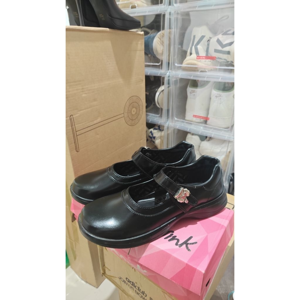 รองเท้านักเรียน Adda wink ไซส์ 43