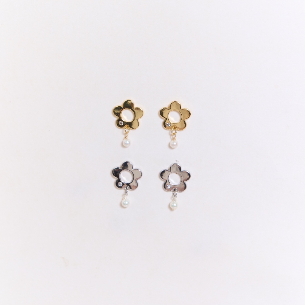 HOUSEOFMUQÉ mydaisyandpearl Petal Earrings
