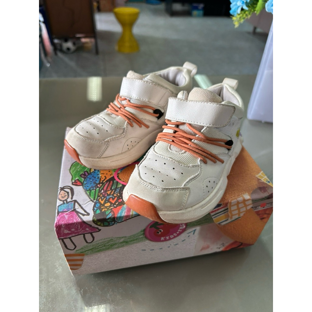 Littlebluelamb มือสอง : Size 8.5 UK