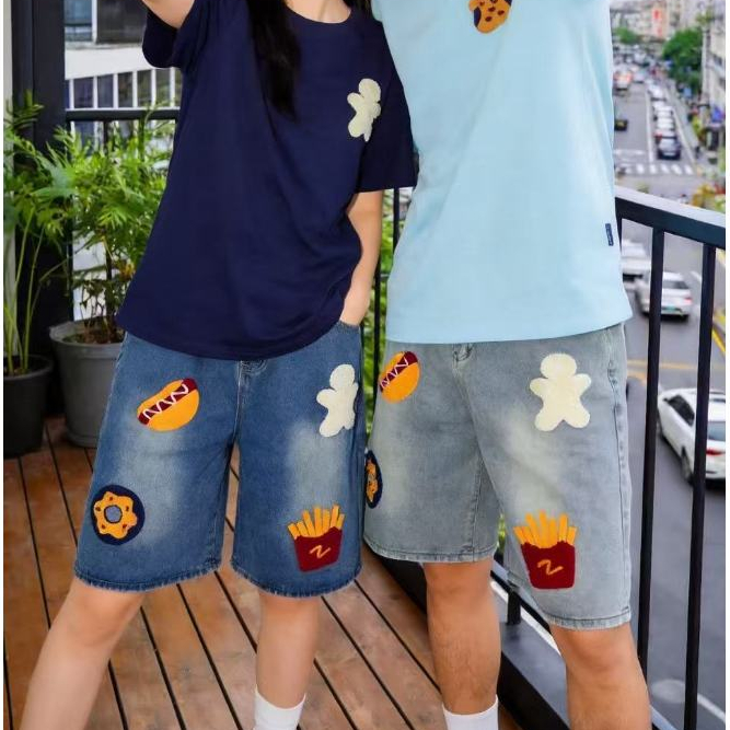 Swan shop (ไชด์S-6XL) กางเกงยีนส์ขาสามส่วน ลุคคู่รัก ทรงหลวม สไตล์สตรีท ลายแปะการ์ตูนน่ารัก วินเทจ