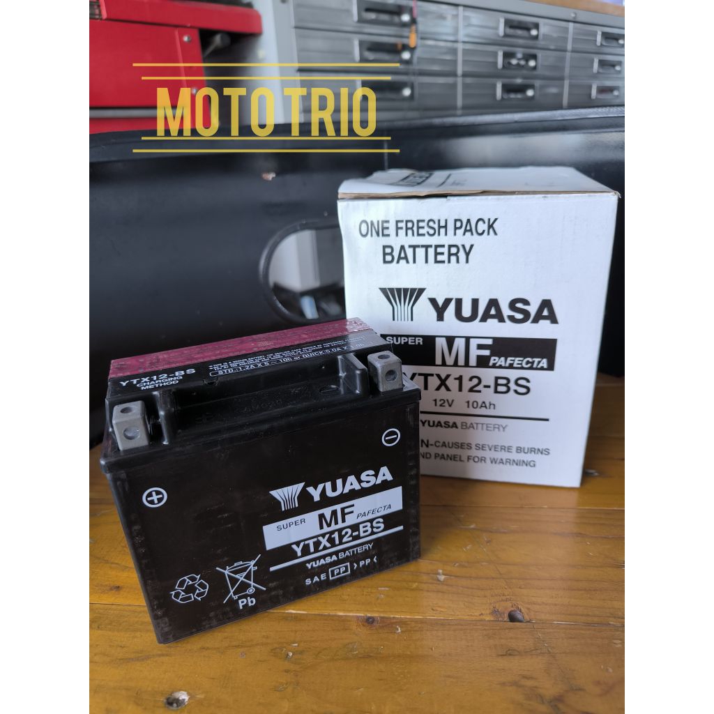 แบ็ต Yuasa YTX12 BS สำหรับ Triumph