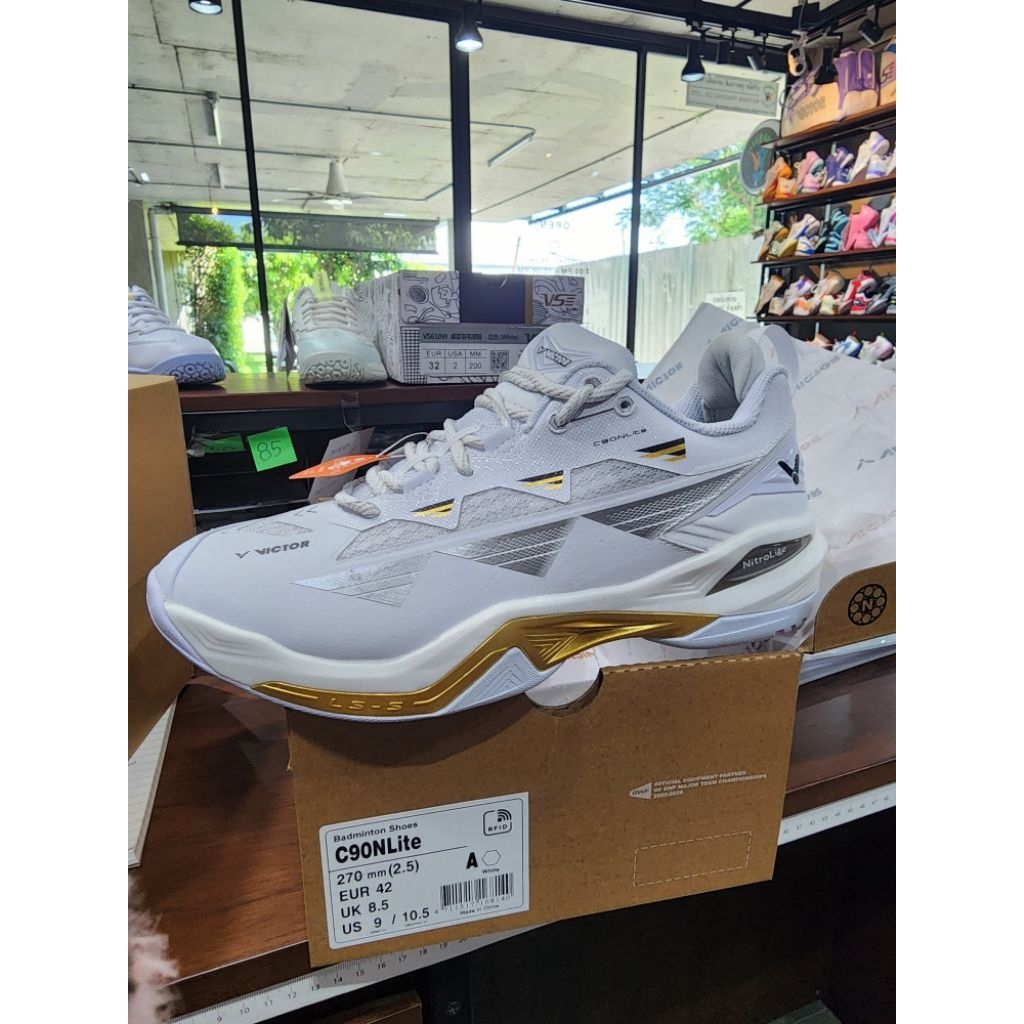 รองเท้าแบดมินตัน Victor C90NLite ขาวทอง