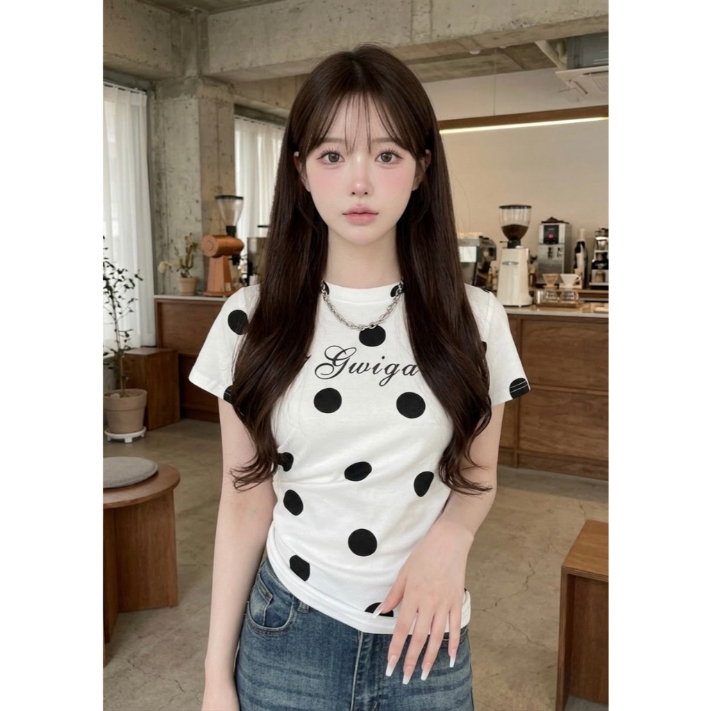 A1061 เสื้อยืดลายจุด + ดีเทลตัวเลข/ตัวอักษร ใส่แล้วดูสนุกขึ้นทันที