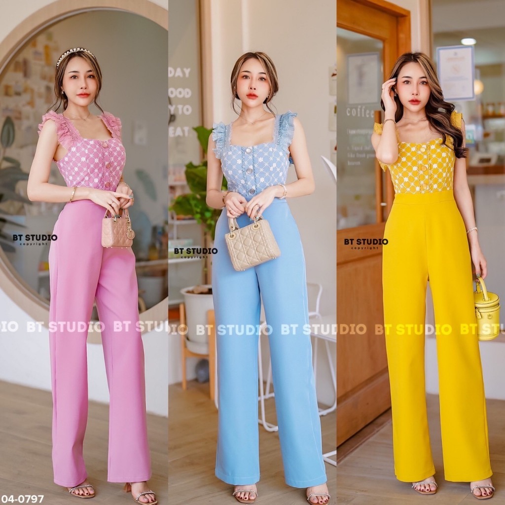 BT 04-0797 จั้มสูทขายาว ช่วงบนสายแต่งระบายลูกไม้ ยืดได้ ช่วงอกปักลายดอกไม้สีขาว กางเกงแต่งผ้าสีเรียบ