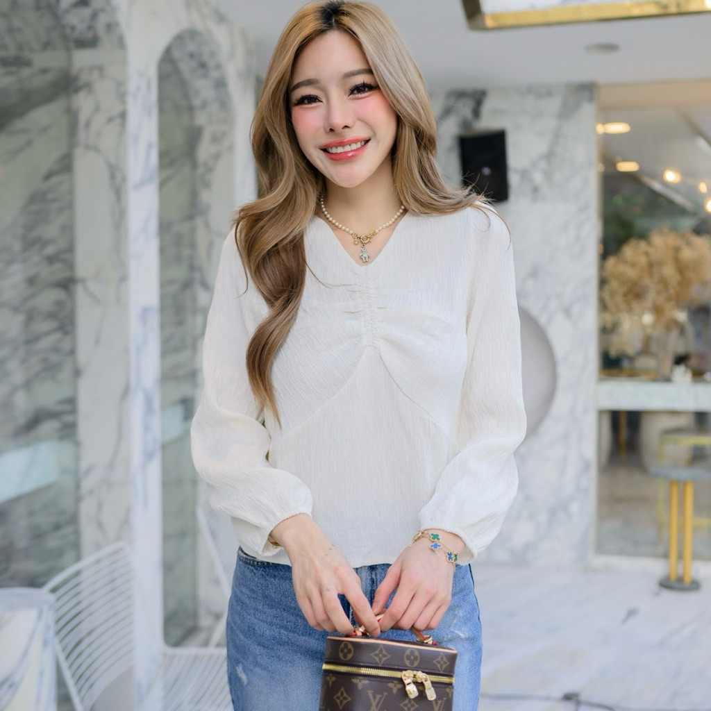 F53 แขนยาวคอวีจั้มอกสีครีม ผ้านิ่มทรงสวย