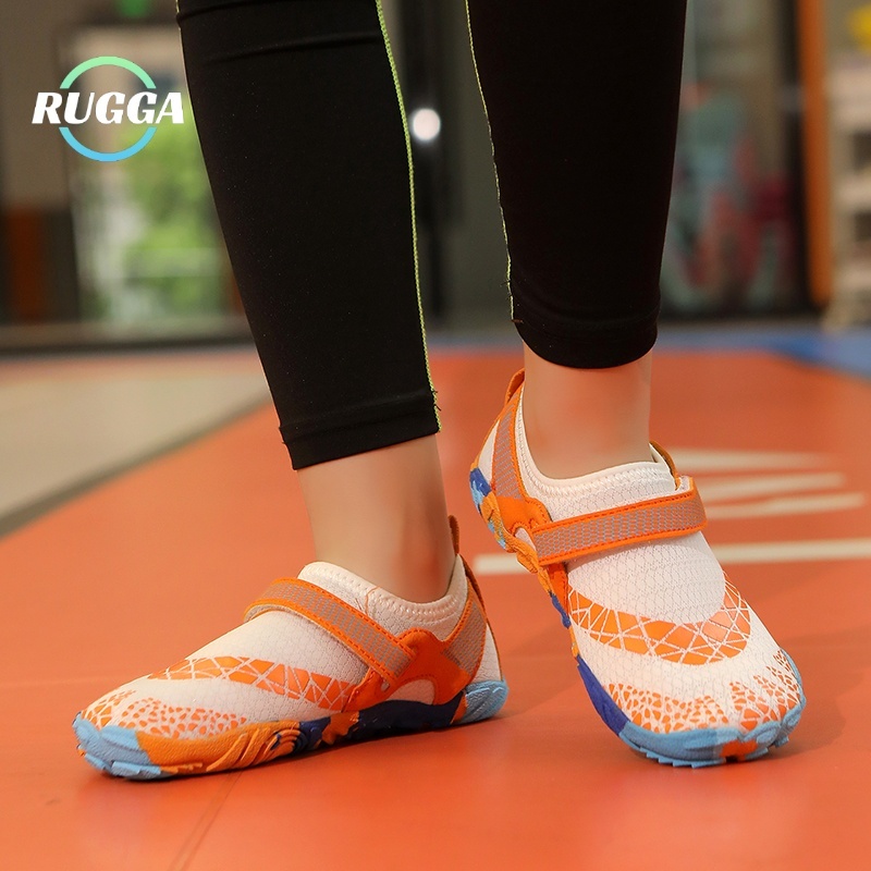 RUGGA รองเท้าฝึกซ้อมอเนกประสงค์สำหรับเด็ก รุ่นใหม่ปี 2026 กันลื่น น้ำหนักเบา เหมาะสำหรับการวิ่งและกา