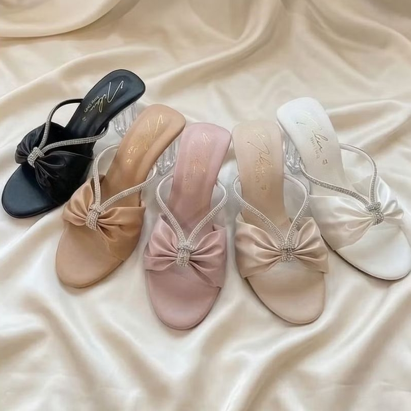 รองเท้าส้นแก้ว คริสตัล ไซส์ 36 - 45  Bigsize  สูง 3 นิ้ว งานดีมาก สายเพชรไม่แน่น เผื่อสำหรับคนเท้าอูมแล้ว  ใส่สบายรับรอง