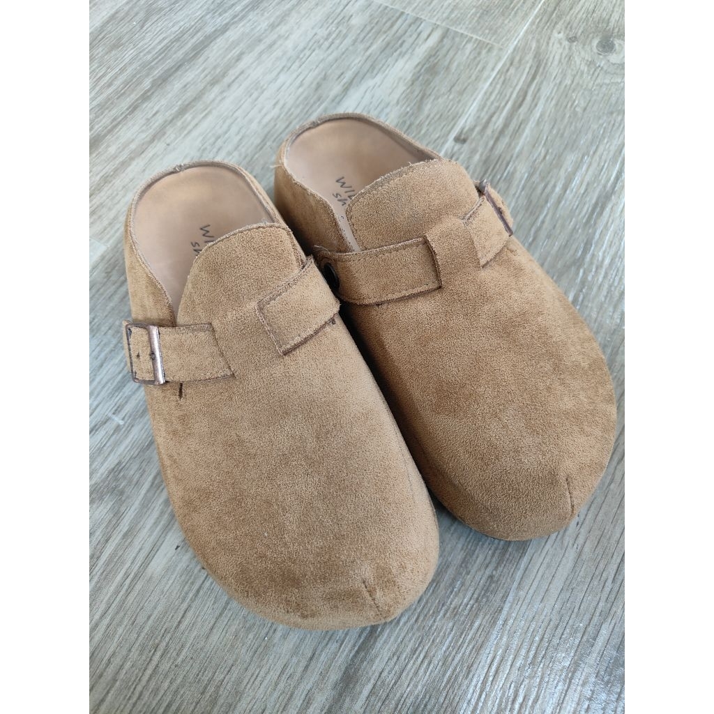 ส่งต่อมือสอง รองเท้า WILANA SHOES