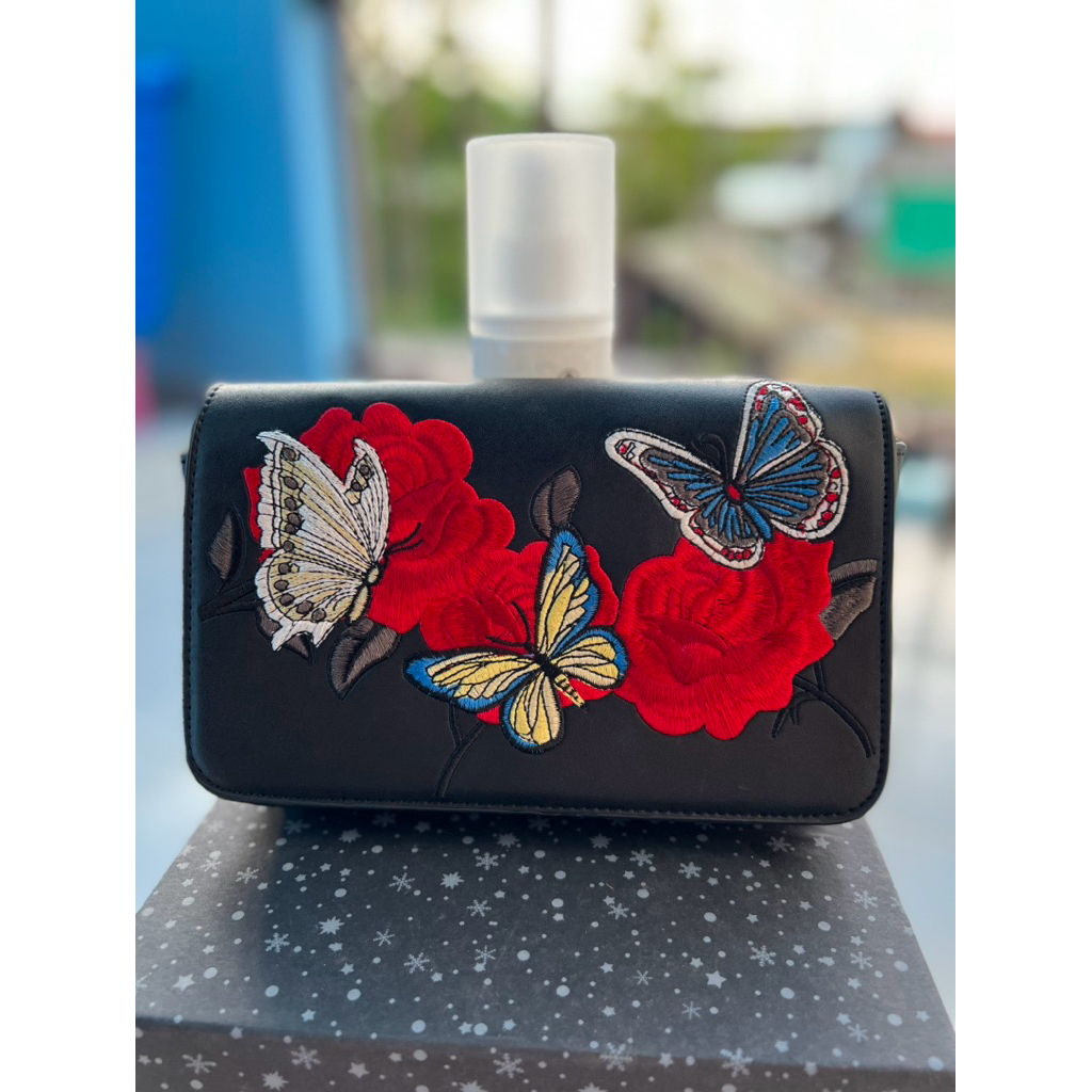 กระเป๋าแบรนด์pedroปักลาย