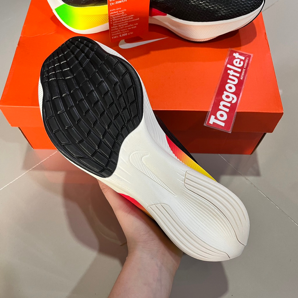 รองเท้าวิ่ง ZOOM FLY 4 “BLACK VOLT ORANGE STRIKE” ปีผลิต 2025 ของแท้100% ป้ายไทย พร้อมส่ง ราคา ถูกที่สุด ดีลบีเคเค แกลเลอรีภาพที่ 4