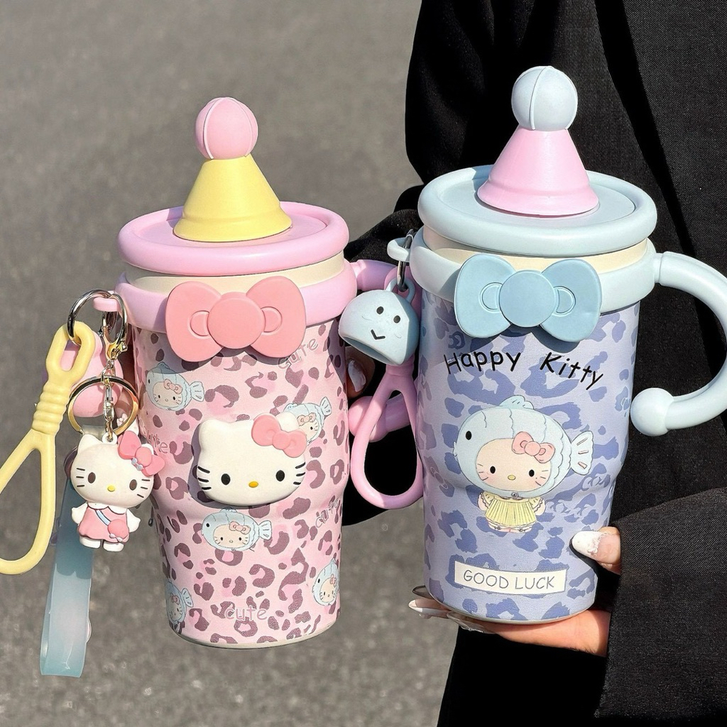 แก้วน้ำ Hello Kitty 600ml น่ารักเกินต้านมีพวงกุญแจ ไม่มีโบว์นะคะ