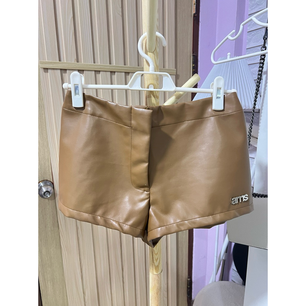 Used S📍 ams.commune มีตำหนิรอยสะกิดนิดหนึ่ง