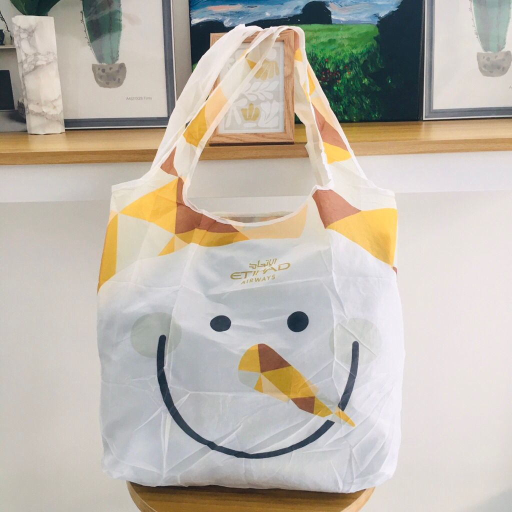 มือสอง• กระเป๋าผ้าพับเก็บได้ จากสายการบิน ETIHAD AIRWAYS