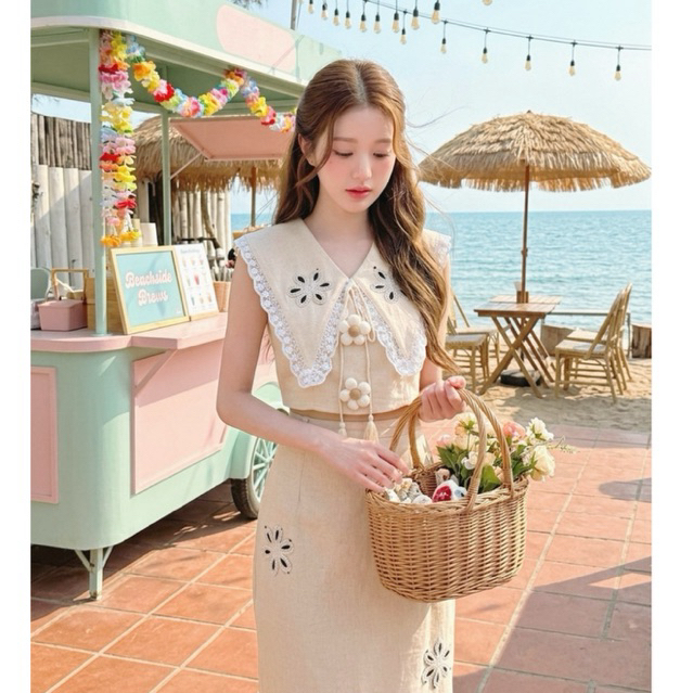 [LISA] A1272 ชุดเซตเสื้อคอปกระบายลูกไม้แขนกุดปักแต่งดอกไม้กระโปรงยาว สวยหรูหวานละมุน ใส่คาเฟ่ ดินเนอร์ ออกเดท