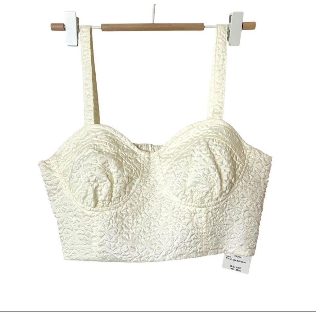 earth music&ecology รุ่น Emboss Flower Bustier