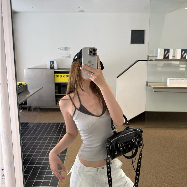 (พร้อมส่ง) Clothestoryy -  Ali Sleeveless เสื้อครอปสายเดี่ยวคล้องคอ ทรงเข้ารูป เลเยอร์ 2 ชั้น *เย็บติดกัน*