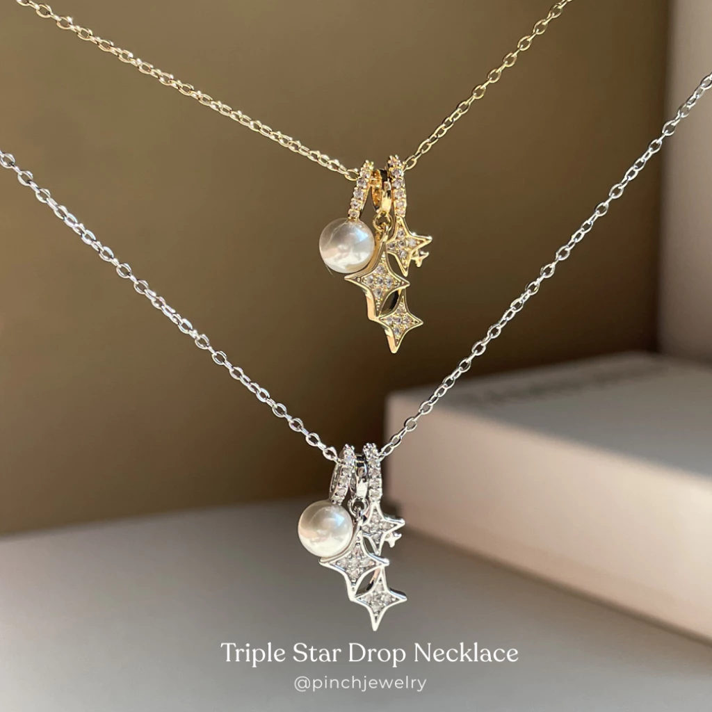 Pinch Triple Star Drop Necklace สร้อยดาวประดับมุก