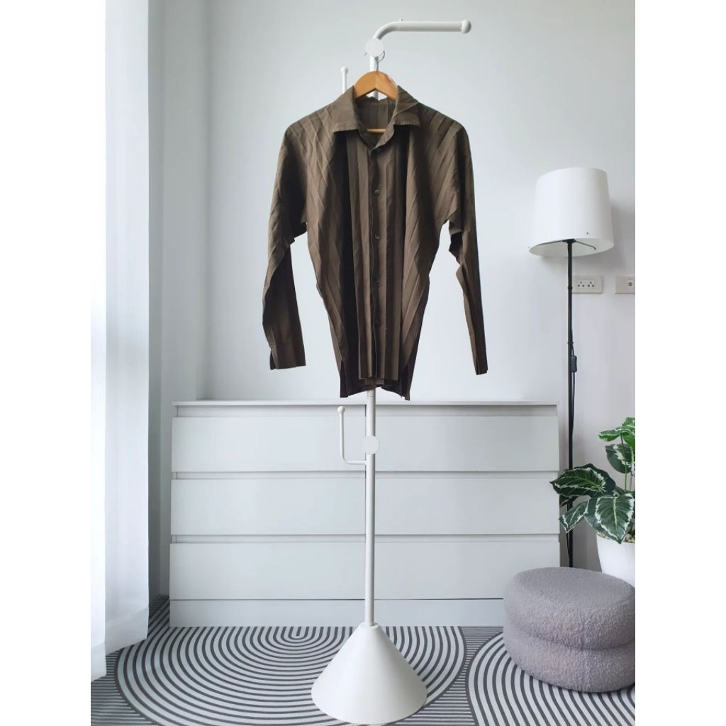 เสื้อ Homme plisse (รบกวนอ่านรายละเอียดสินค้าและตัดสินใจก่อนสั่งซื้อ สั่งแล้วห้ามยกเลิกและพร้อมชำระเ