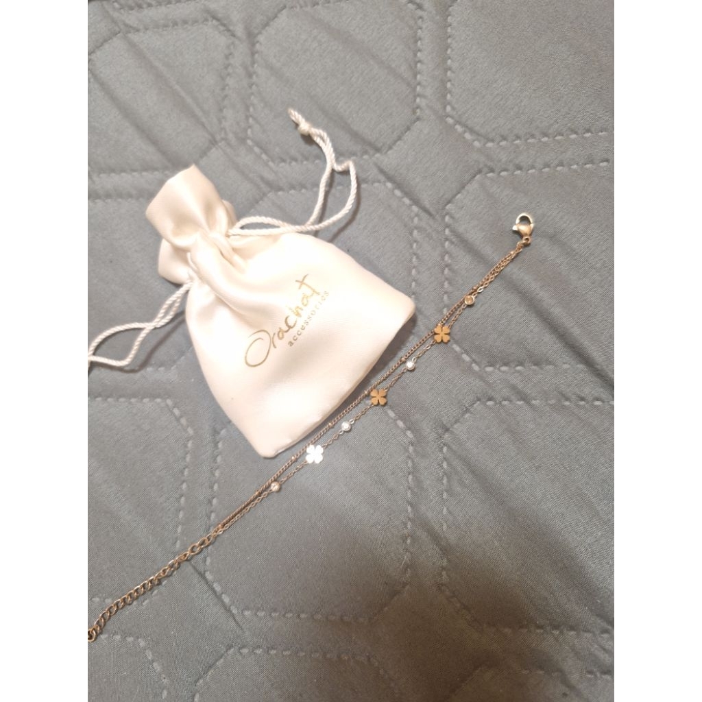 สร้อยข้อมือ Orachat Accessories มือ2