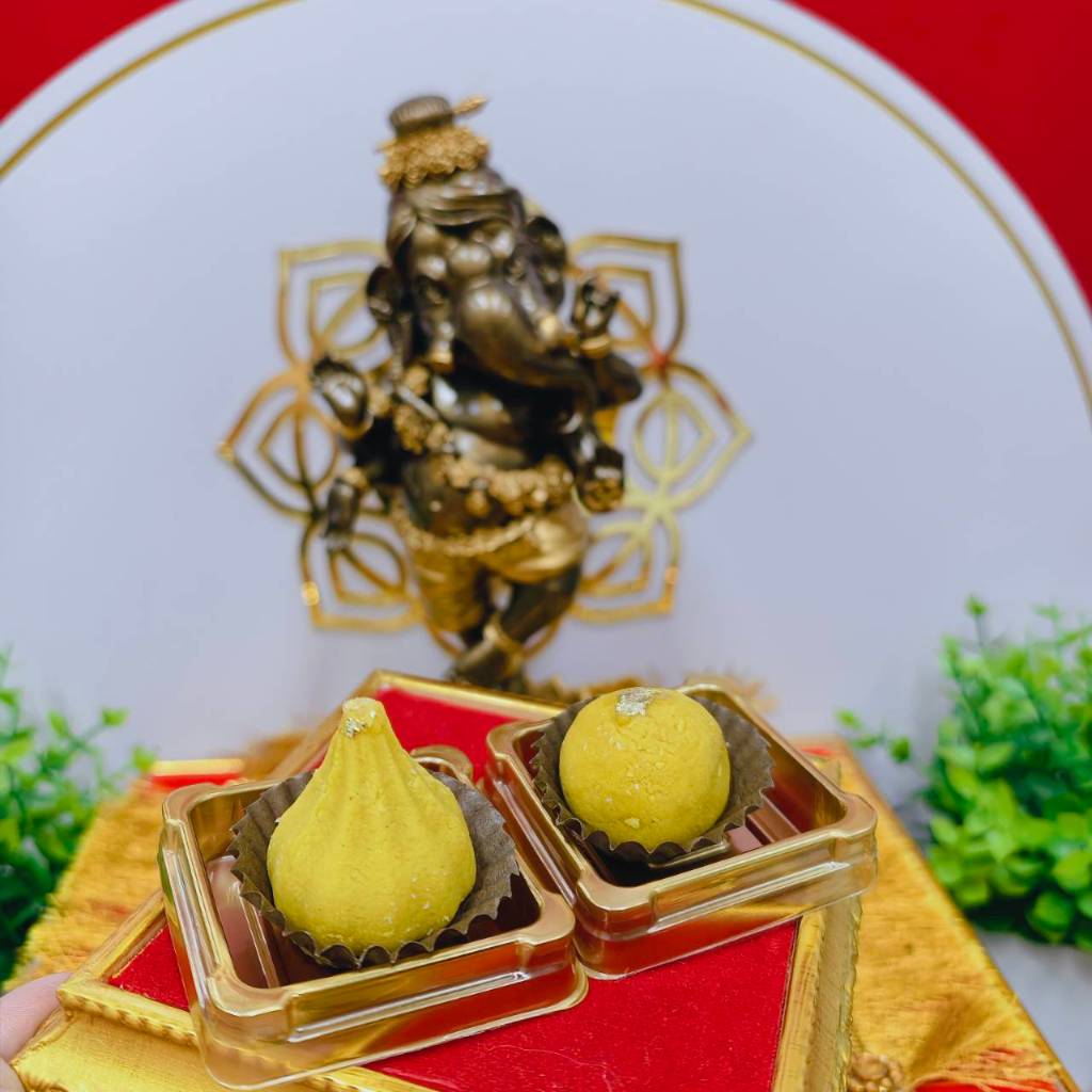 ขนมลาดู โมทกะ สูตรอินเดีย 2 ชิ้น ถวายแด่ องค์พระพิฆเนศ