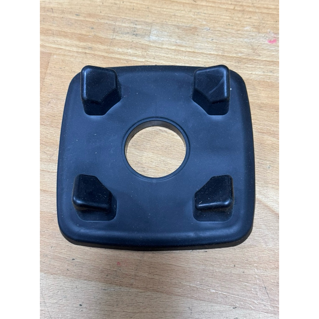 อะไหล่เครื่องปั่นสมูทตี้ ยางรองฐานเครื่องปั่นสมูทตี้JTC ใส่ได้กับJTCทุกรุ่น(แบบรุ่นใหม่ยางแบบหน้าเรียบ)