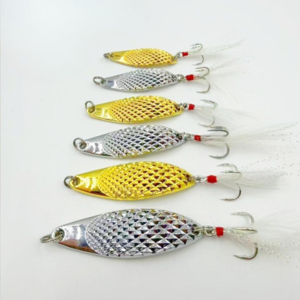 เหยื่อสปูนตกปลา ลายเกล็ดสะท้อนแสง สีเงิน/ทอง พร้อมเบ็ดสามทาง Fishing Spoon Lure