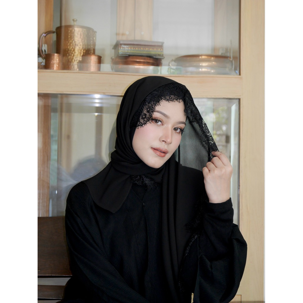 Ameera lace hijab🦢(ผ้าชีฟองพรีเมี่ยมนุ่มติดลูกไม้นำเข้า)