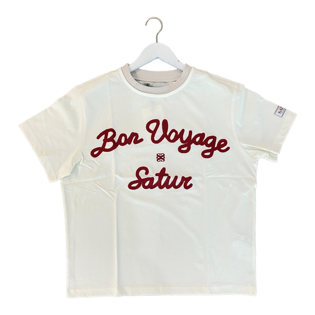 SATUR เสื้อยืด รุ่น Logo Voyage T-Shirt Cream/Red