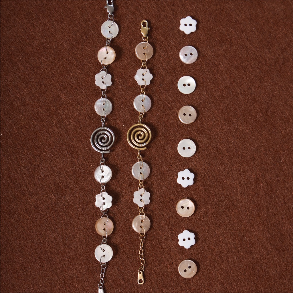 earika.earrings - Spiral Button Bracelet สร้อยข้อมือกระดุม ลายขด วัสดุสแตนเลส (stainless steel) เหมาะสำหรับคนแพ้ง่าย