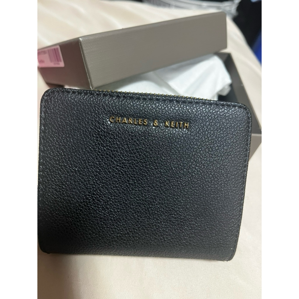 กระเป๋าสตางค์ charles & Keith