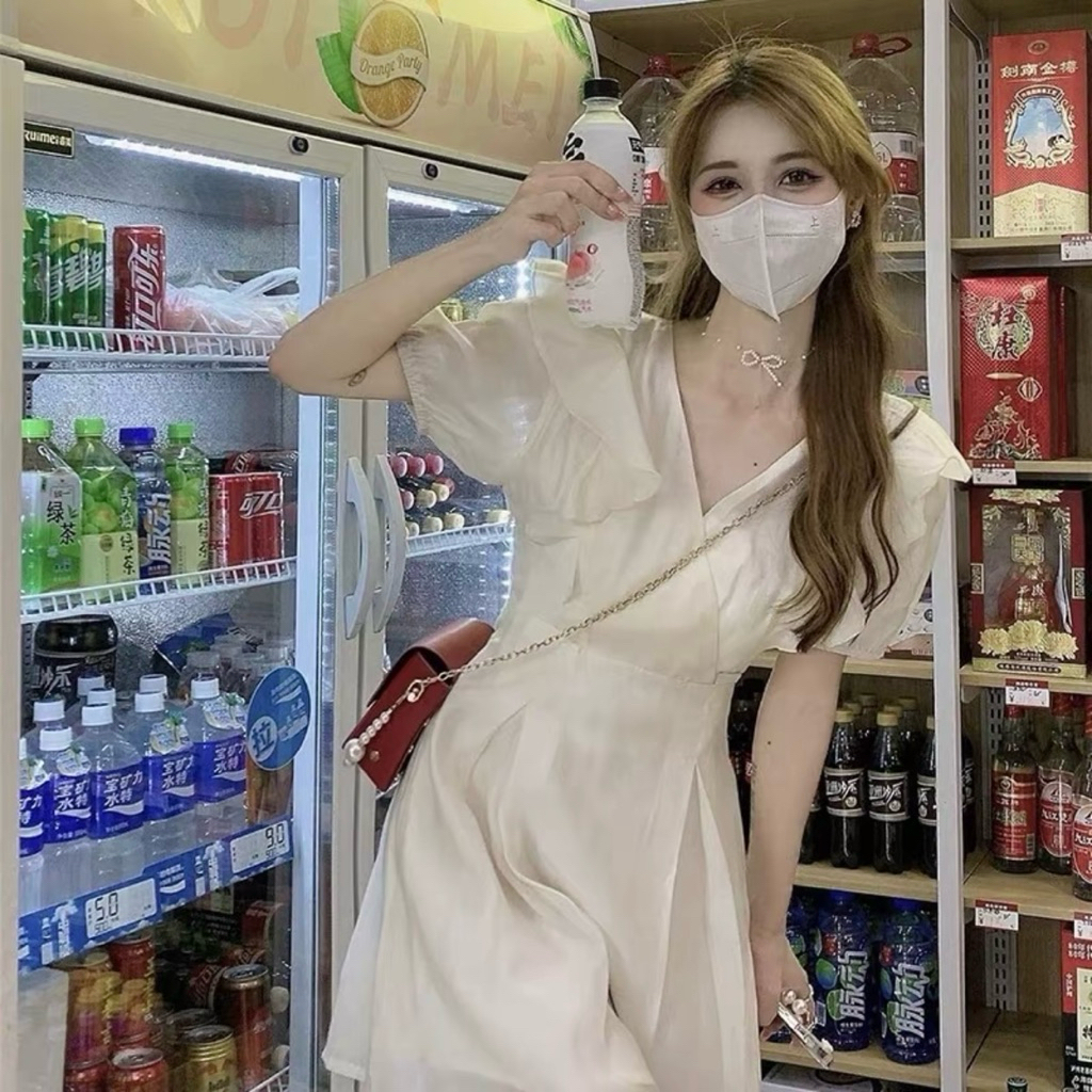 nami cream dress เดรสสั้นสีครีม ร้าน BELLYN CLOTHING