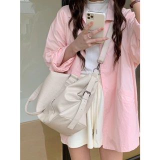 [จัดส่งฟรี + ส่วนลดพิเศษ] จัดส่งตรงจากประเทศไทย! กระเป๋าครอสบอดี้หนังแท้ขนาดใหญ่พิเศษ รุ่น 2026 ดีไซน์ทันสมัย ​​มีให้เลื