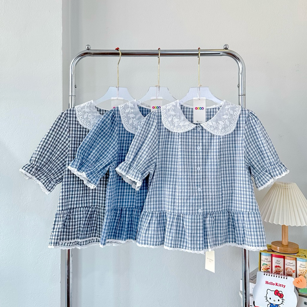 เสื้อเชิ้ตคอบัวฉลุ  ระบายชาย ผ้าคอตตอนบับเบิ้ล แขนตุ๊กตาสม็อคแต่งลูกไม้