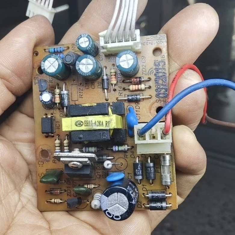 บอร์ดpower supply มือสอง 20 v15 v3.3v GND input 220 acสินค้ามือสองได้ของตามภาพ