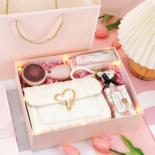 ชุดกล่องของขวัญกระเป๋าสตรี ของขวัญวันเกิด ของขวัญแต่งงาน ของขวัญเพื่อนรัก ของขวัญวันแม่ gift box