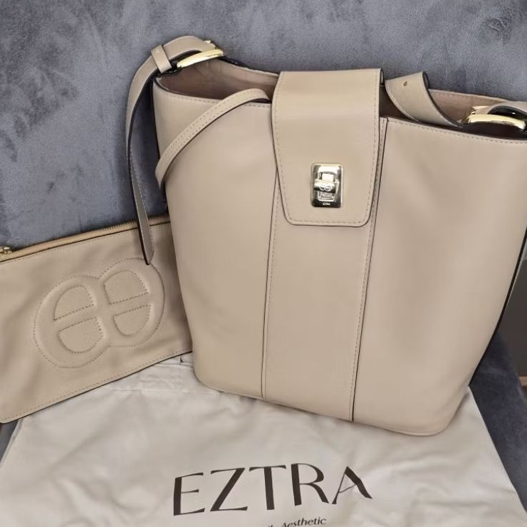 EZTRA Ezzence สีครีม อะไหล่ทอง มีกระเป๋าลูก อุปกรณ์ครบ