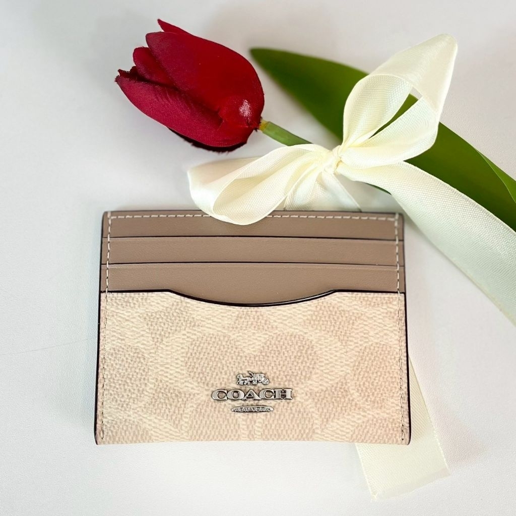 กระเป๋าใส่บัตร Coach Slim Id Card Case In Signature Canvas CZ286