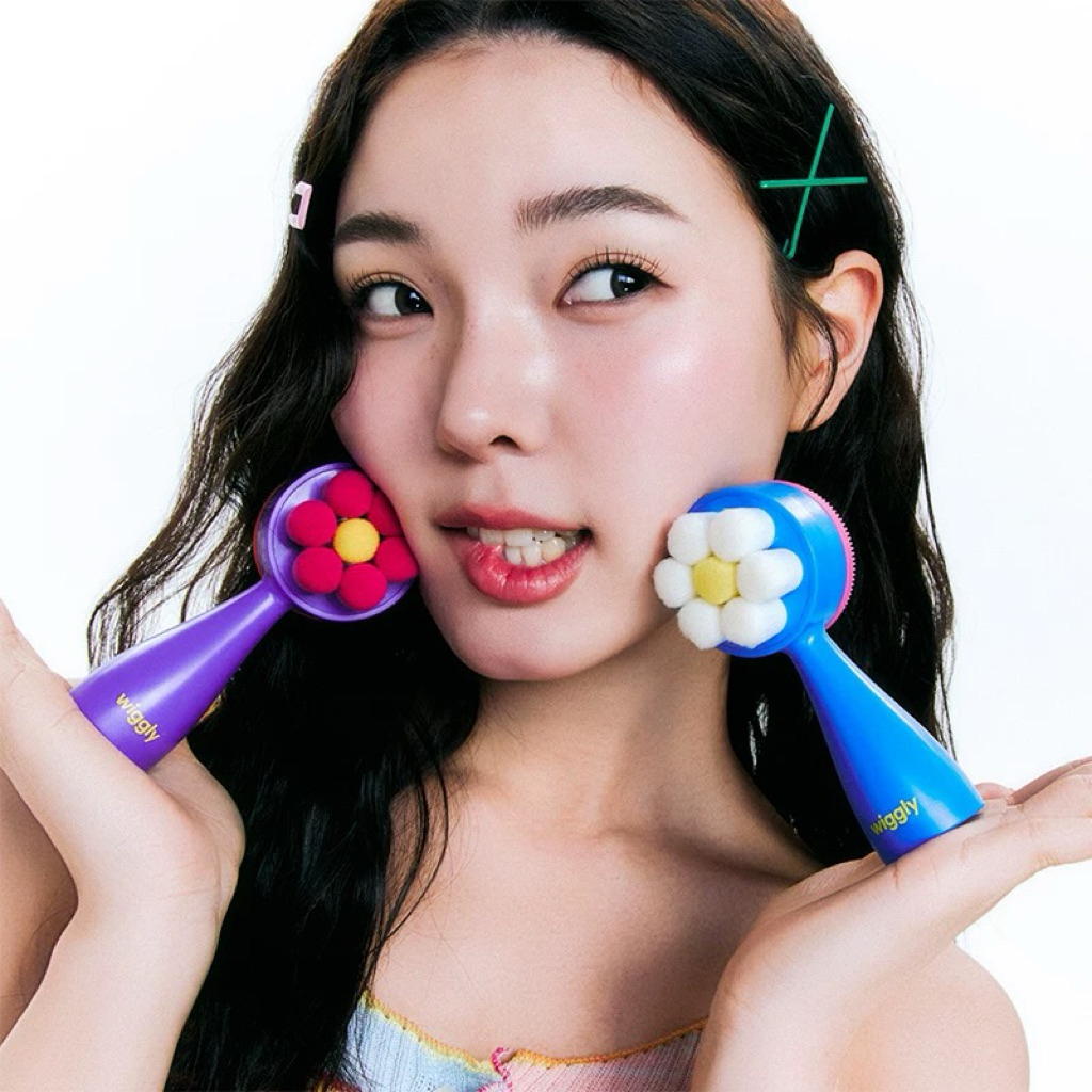 WIGGLE WIGGLE x WIGGLY DUAL CLEANSING BRUSH