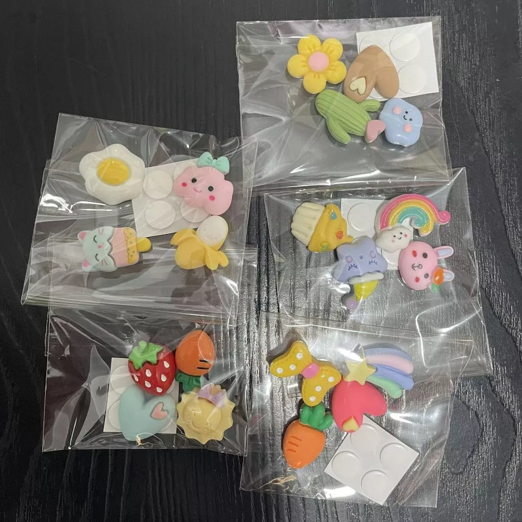 【ของขวัญ】สติ๊กเกอร์ 3D เรซิ่น ลายการ์ตูนน่ารัก ติดแก้วน้ำ เคสมือถือ DIY ตกแต่ง 1 แพ็ค 4 ชิ้น