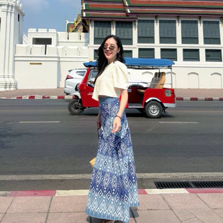 กระโปรงพิมพ์ลายเฉียง