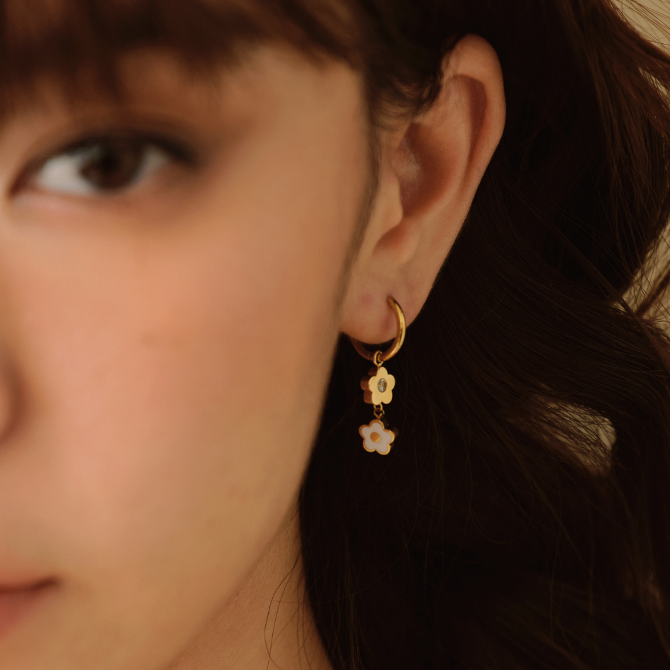 Bemet petal grace hoop ต่างหูห่วงสแตนเลส