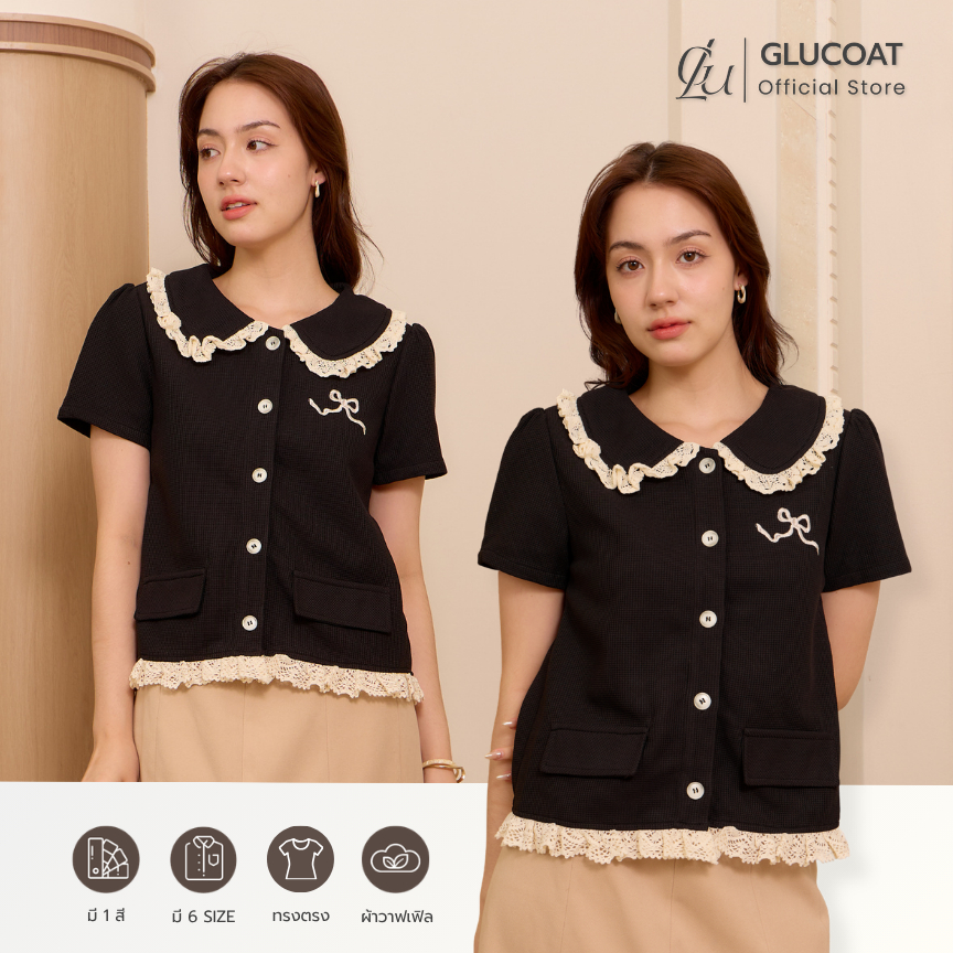Glucoat | [U989] เสื้อสีดำคอบ้วแขนสั้น แต่งเทปฉลุ ปักโบว์ แต่งกระเป๋าหน้า กระดุมหน้าใช้งานได้จริง