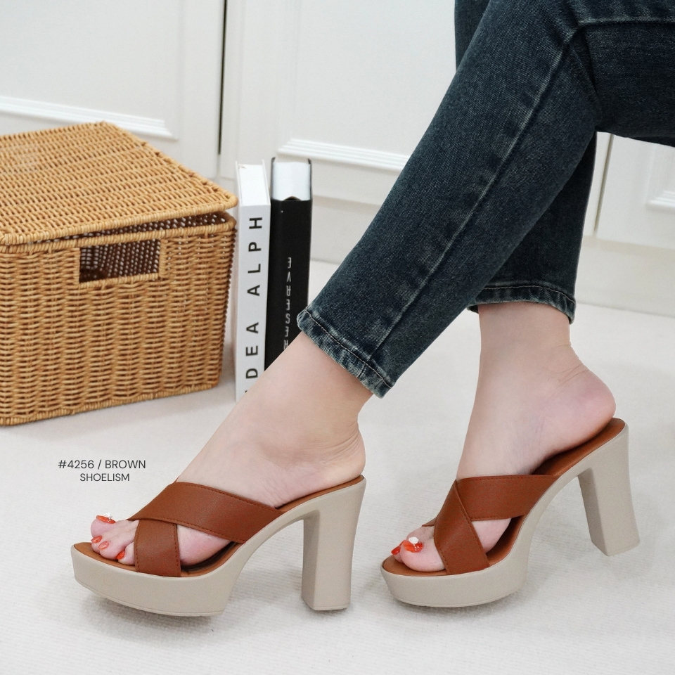 #4256 #แมกซี่4 รุ่นนี้คือคำตอบของสาวๆ ที่อยากสูงแต่ขี้เกียจเขย่ง ตัวส้นรับน้ำหนักได้ดีมาก SHOELISM #รองเท้าผู้หญิง