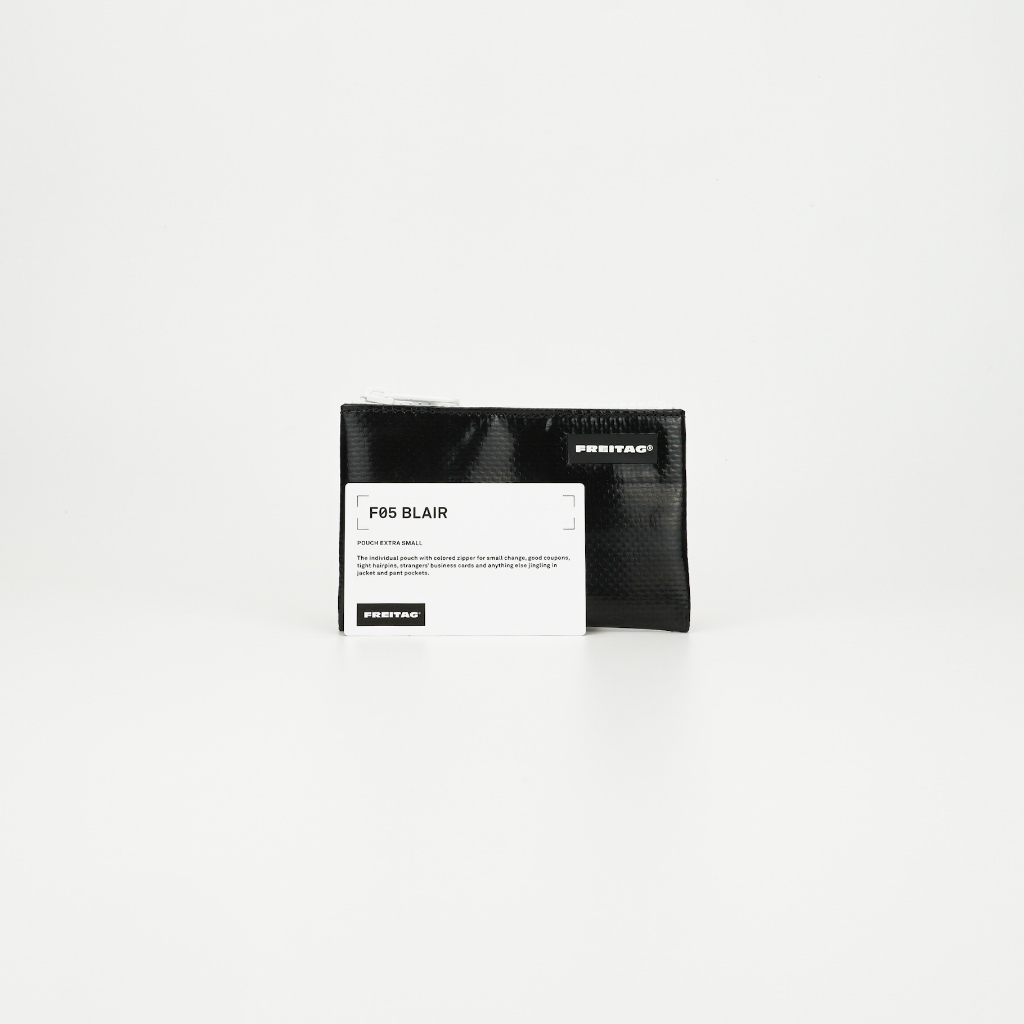FREITAG F05 BLAIR  ผ้าดำ ซิปขาว ผ้าหนา เงา เกล็ดแนวเนียนๆ คมสวย ผ้าสะอาดทั้งใบ ด้านในไม่มีคราบกาวเลย