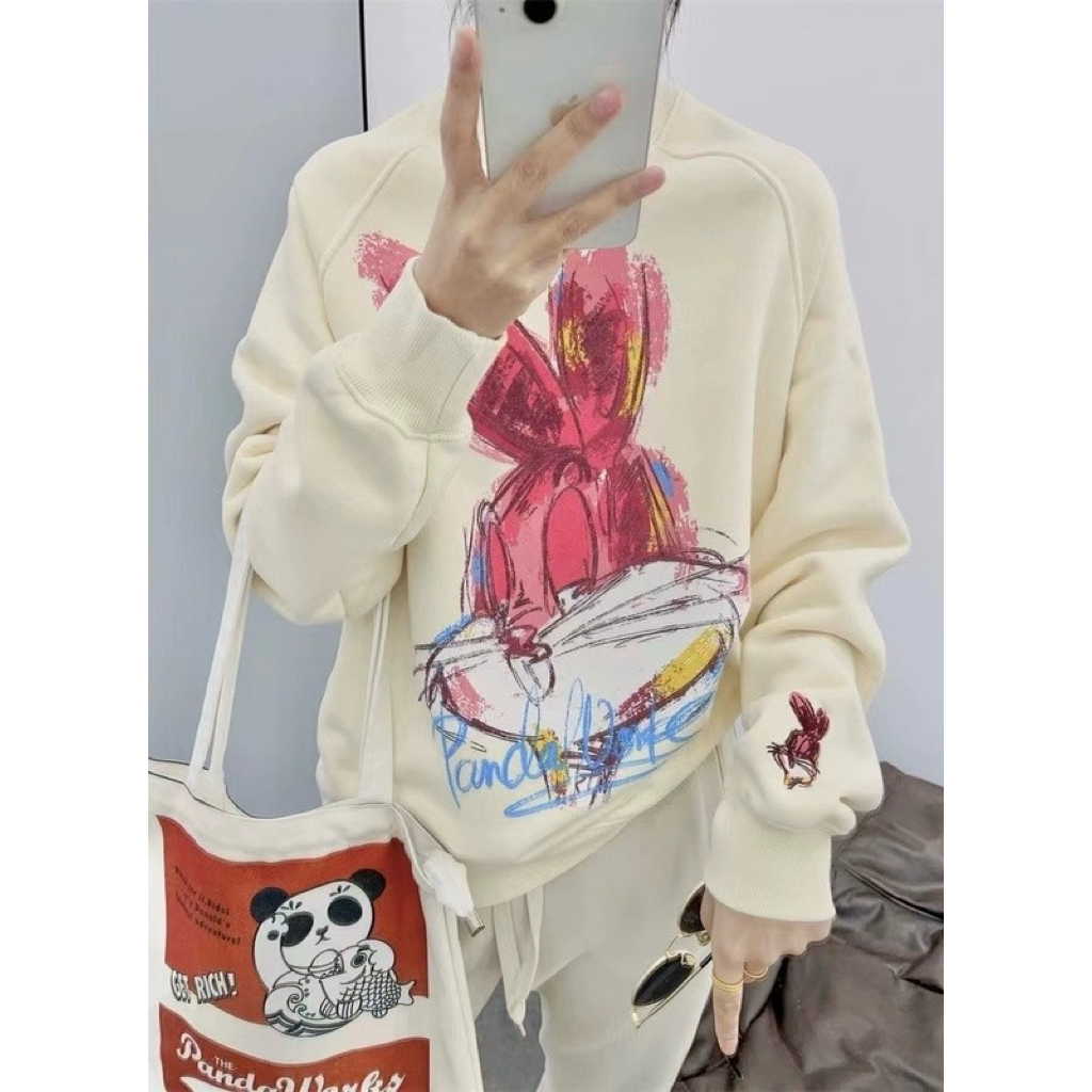 ชุดเซ็ท ชุดวอร์ม เสื้อ+กางเกงขายาว airport look ลายกระต่ายน่ารัก (used like new✨)