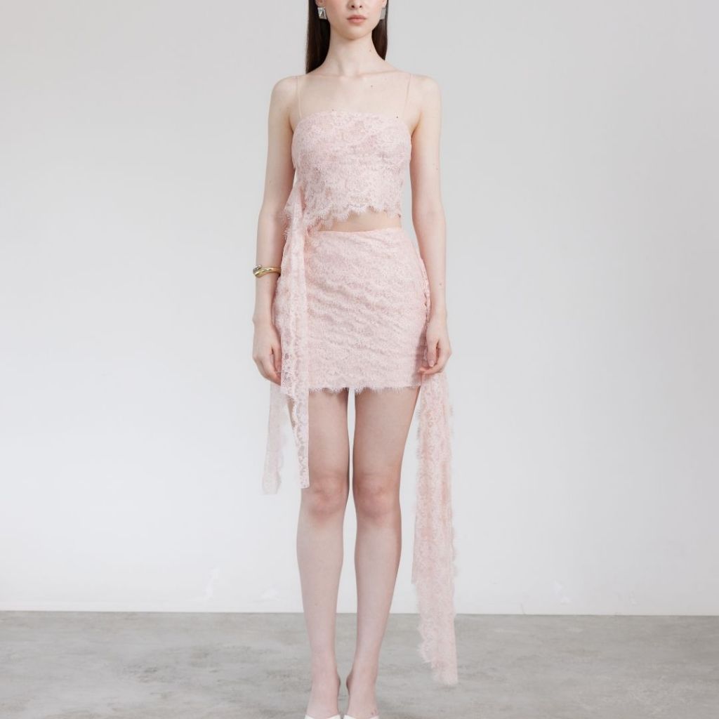 CHER’Z – SS2621 กระโปรงสั้นเทคนิคลูกไม้เรียงเส้น